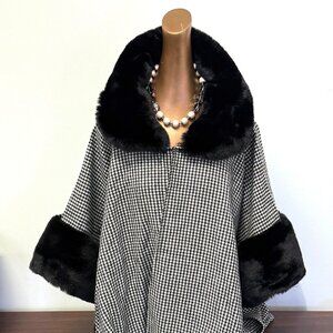 💖💖NEW ARRIVAL! Glam Faux Fur Trimmed Capelet